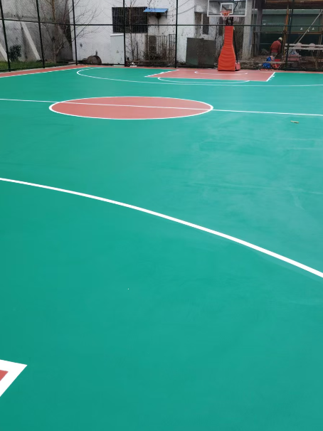 琅琊 球场长期使用易出现地面开裂